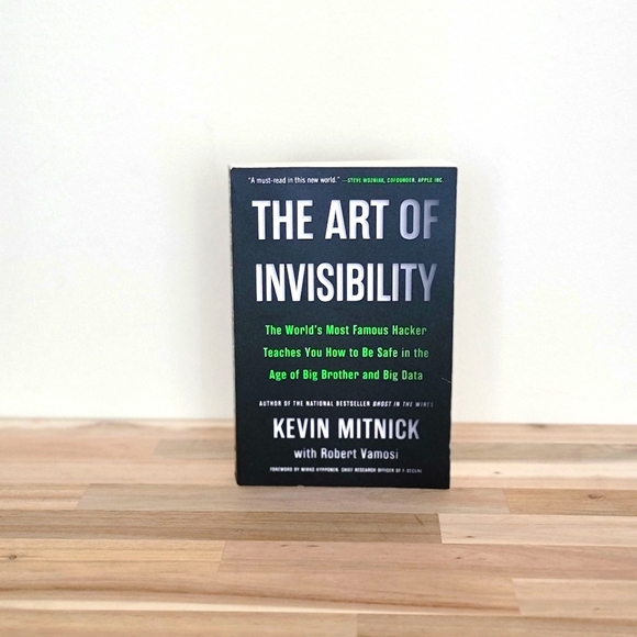 Back Bay Books Other - The Art of Invisibility by Kevin Mitnick